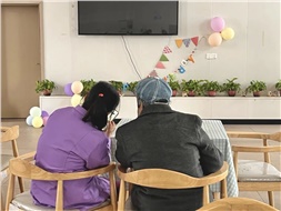 當你老到忘了世界，我該拿什么來愛你
